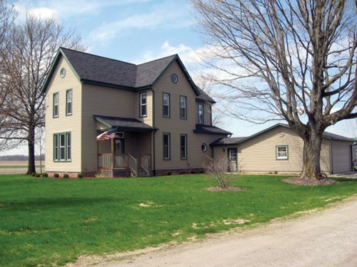 Property photo 8 - 5 Bedroom Country Home, Barn & Workshop on 3.6 Acres